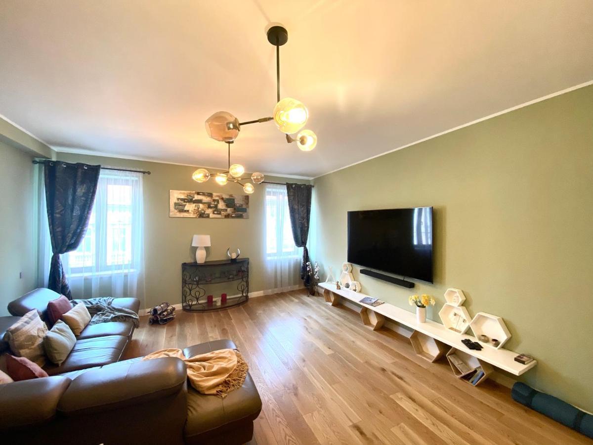 Stayplay Center Theater Braşov Extérieur photo
