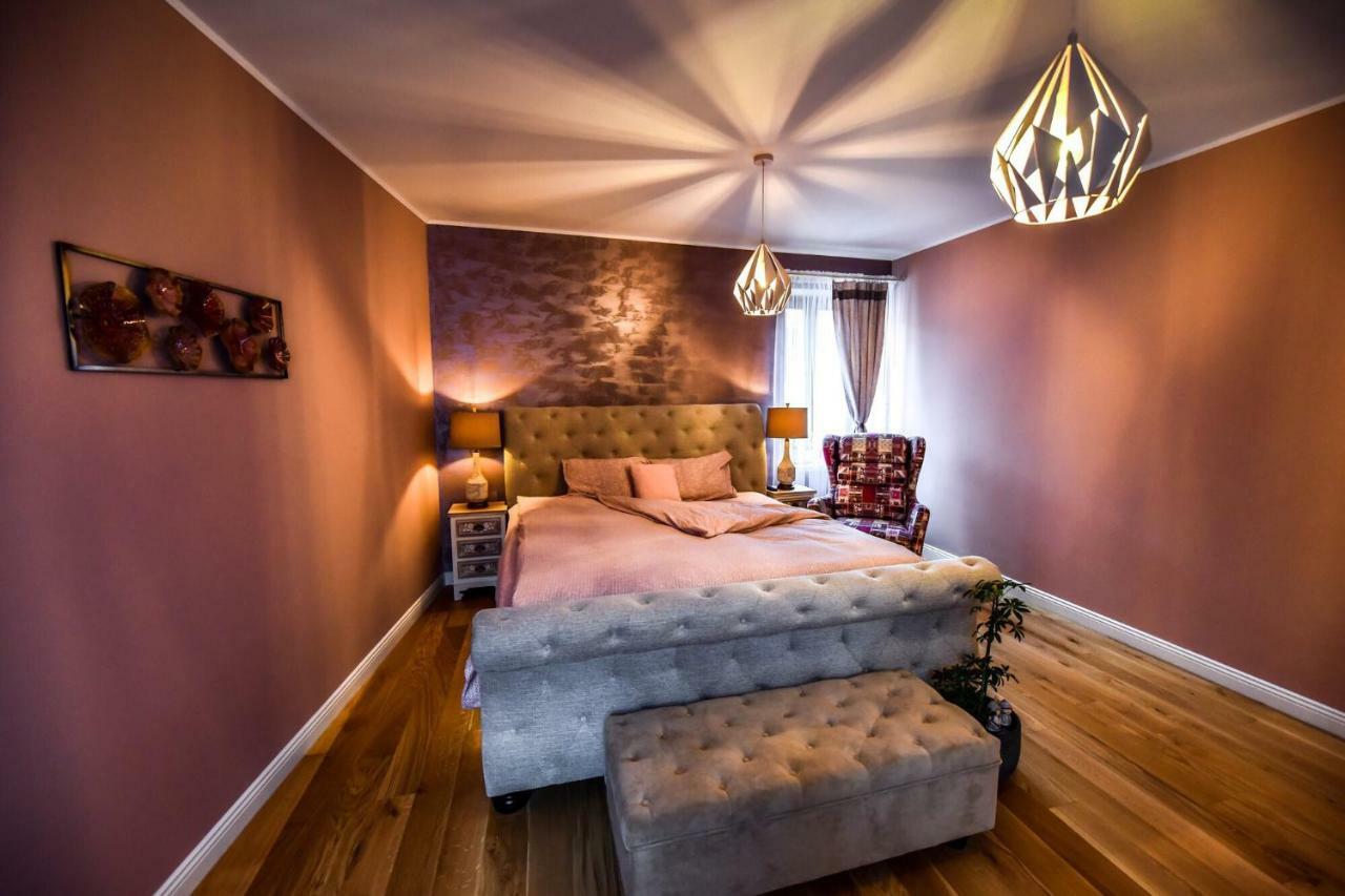 Stayplay Center Theater Braşov Extérieur photo