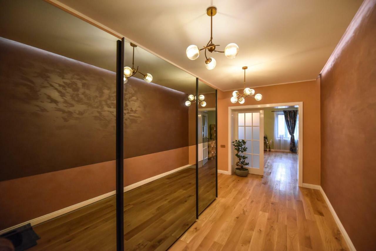 Stayplay Center Theater Braşov Extérieur photo