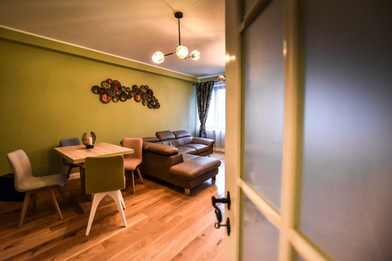 Stayplay Center Theater Braşov Extérieur photo