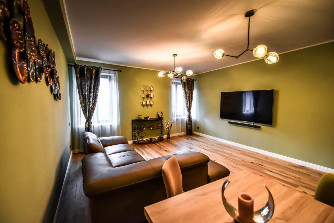 Stayplay Center Theater Braşov Extérieur photo